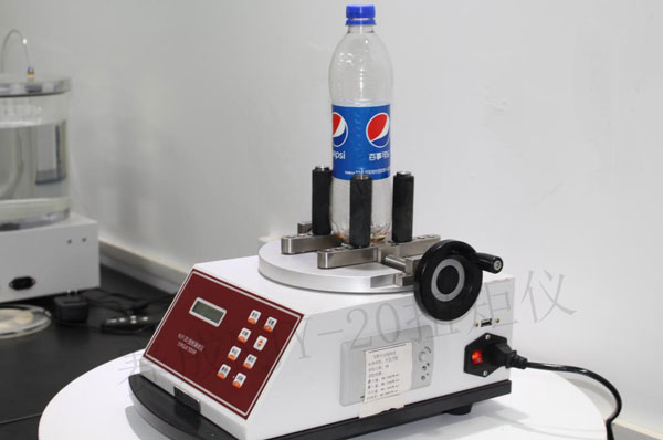 实验室运用NJY-20瓶盖扭矩仪检测塑料饮料瓶盖扭力值试验操作参考--济南k8凯发(中国)仪器